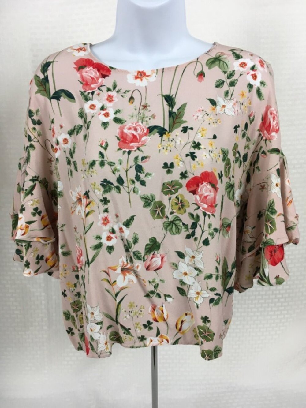 Emma n Olivia Top Size M Pale Pink w Red White Flowers Short Sleeve Round Neck